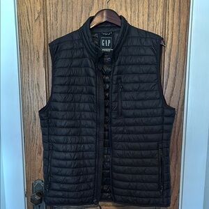 GAP Men's Black Puffer Vest SZ L